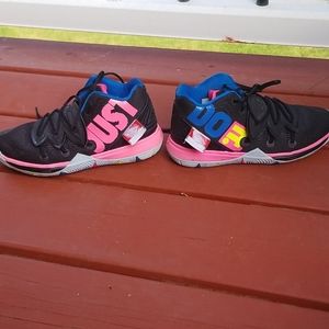 Kyrie 5 basketball shoes